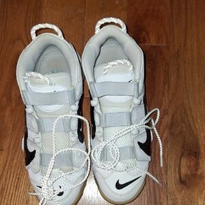 Nike Uptempo 96 White and Black Sneakers Preowned Used Size8.5